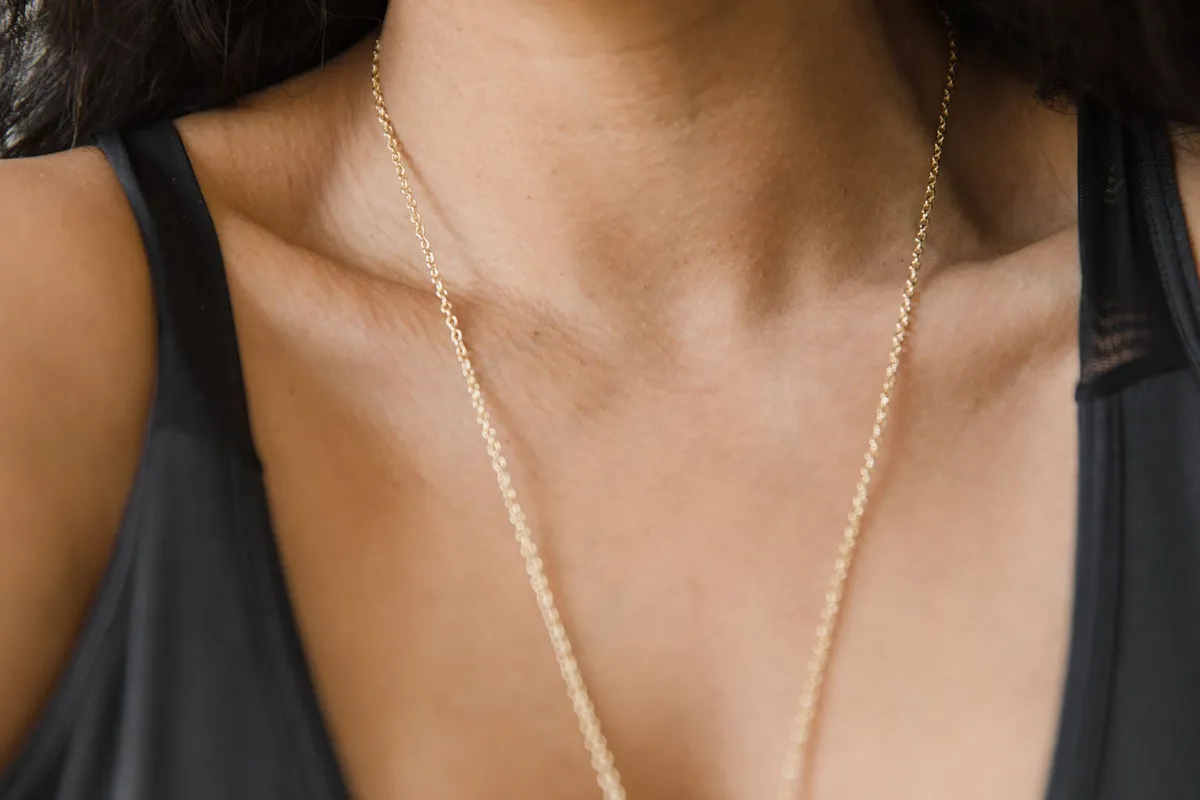 Buying a gold chain in France: carats, links and second-hand finds