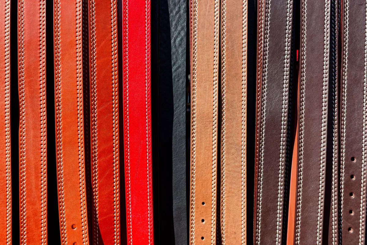 Choosing a belt: width, leather, buckles and the right size