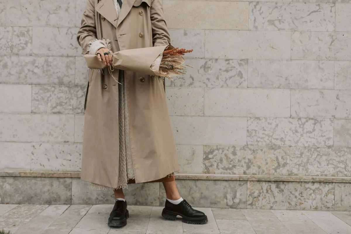 Styling a trench coat: what to look for and how to wear it