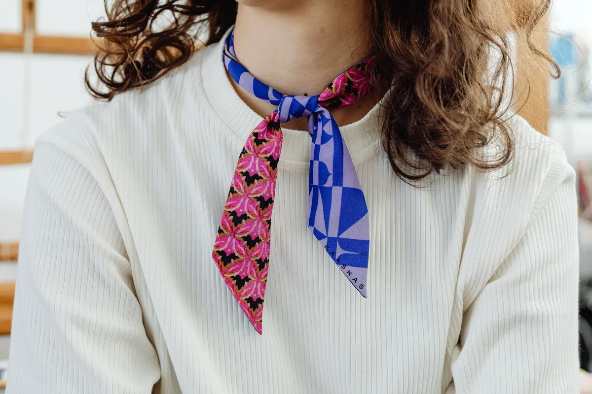 Ways to tie a scarf: square, long and skinny scarves